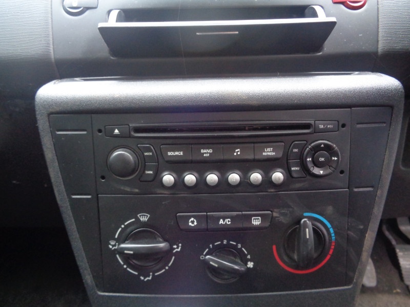 Condron Dismantlers Ltd. Grey 5 door  2005 CITROEN C4 RADIO (STEREO)  parts available Tullamore County Offaly Ireland