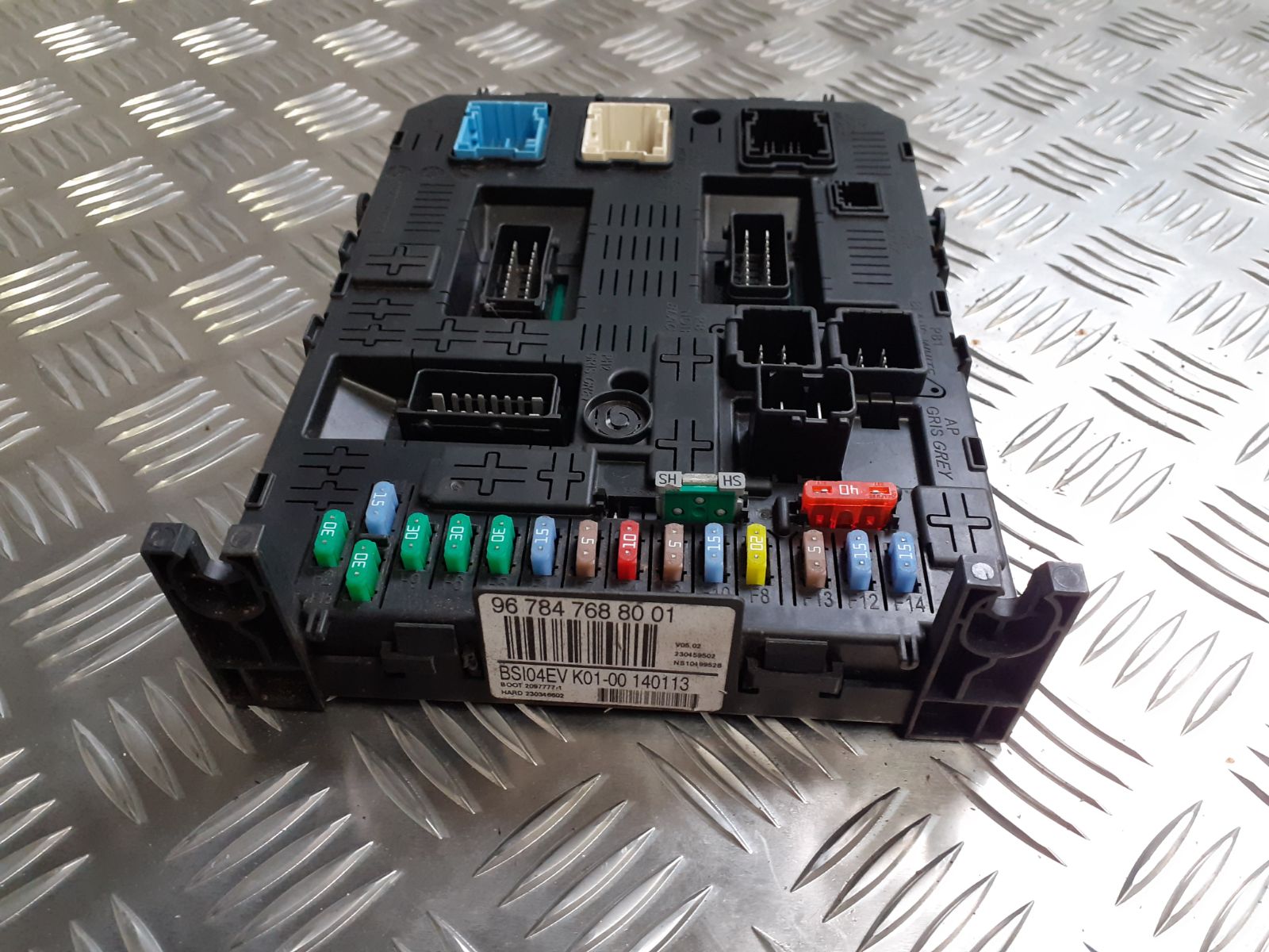 PEUGEOT PARTNER FUSE BOX (DASH) 967847688001 CDS Spares and Salvage ...